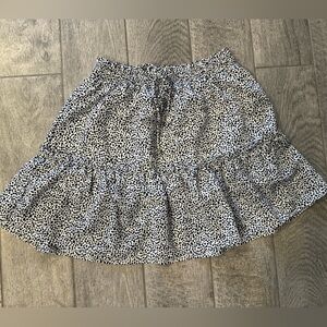 Size large mid length skirt